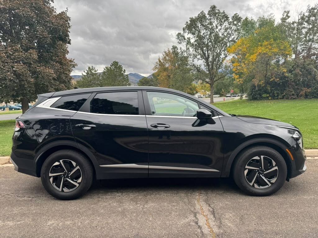 Used 2023 Kia Sportage LX FWD image 2