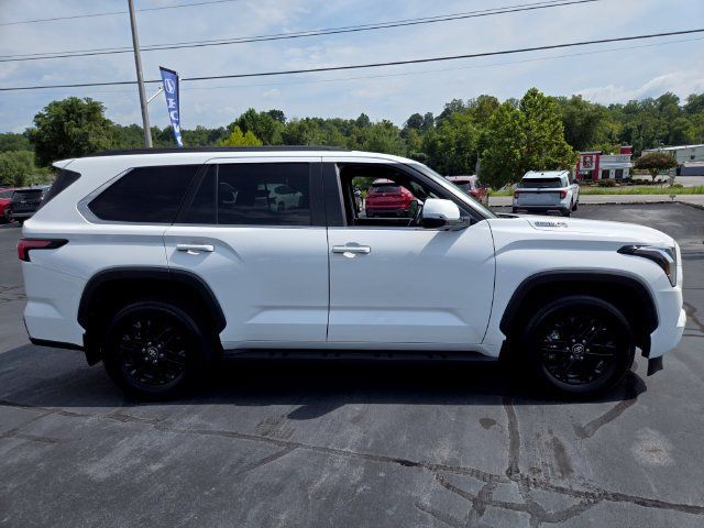 Used 2025 Toyota Sequoia SR5 AWD/4WD image 9