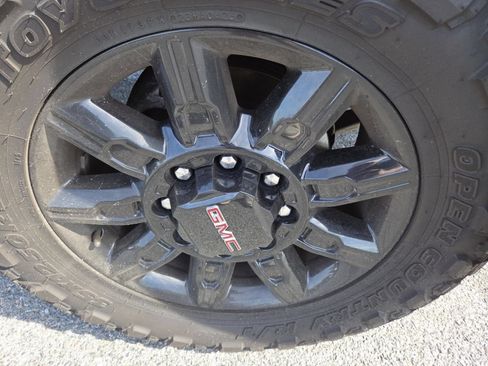 Used 2024 GMC Sierra 2500 AT4 w/ AT4 Premium Plus Package AWD/4WD image 16