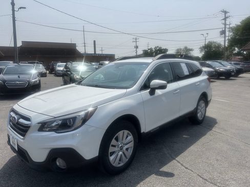 Used 2018 Subaru Outback 2.5i Premium image 11