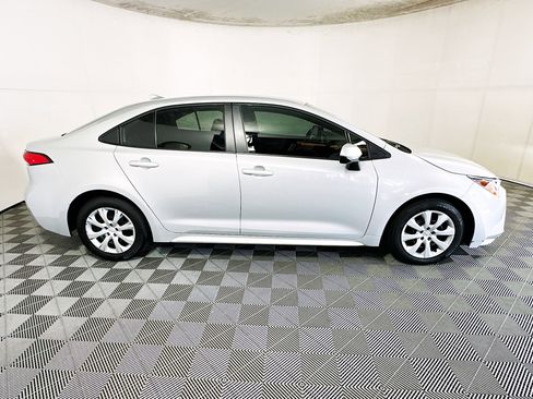 Used 2024 Toyota Corolla LE FWD image 2