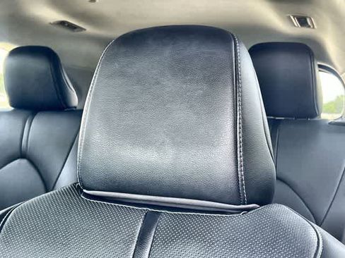 Used 2023 Toyota Highlander Limited FWD image 25