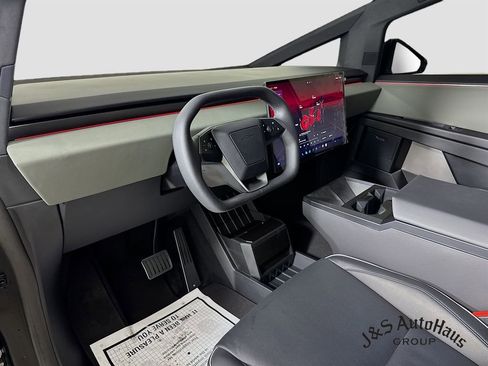 Used 2025 Tesla Cybertruck AWD Crew Cab image 9