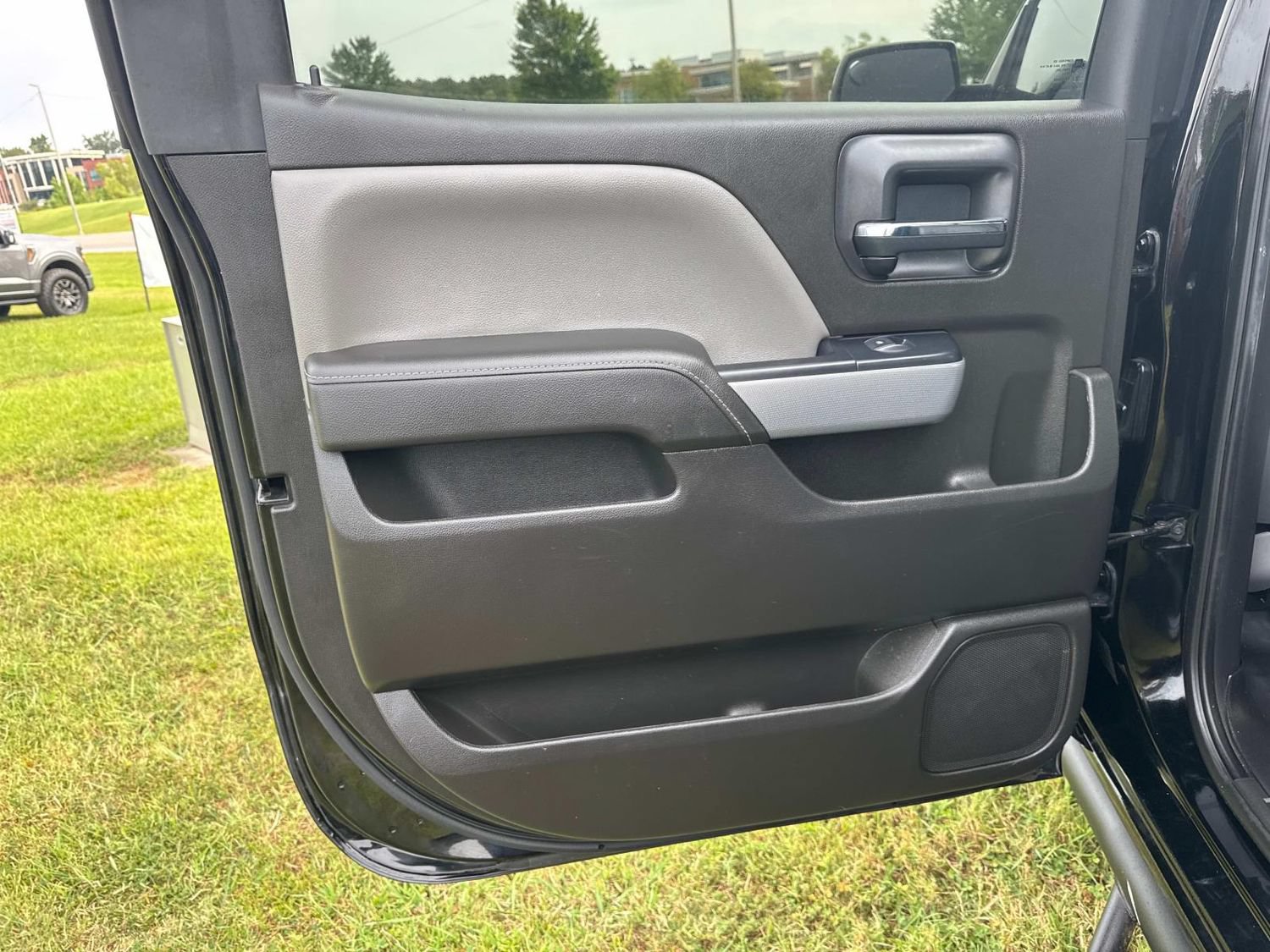 Used 2018 Chevrolet Silverado 1500 LT w/ All Star Edition AWD/4WD image 17