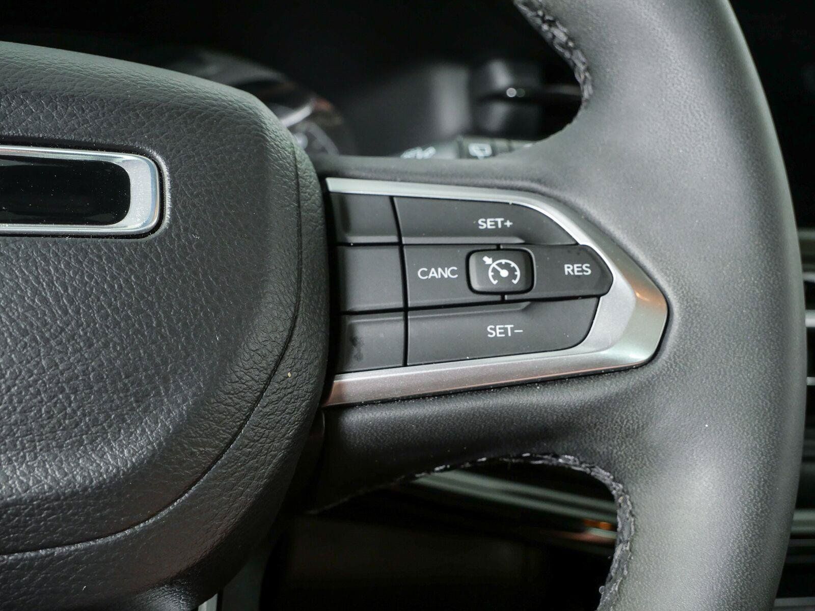 Used 2023 Jeep Compass Latitude w/ Sun and Sound Group AWD/4WD image 14