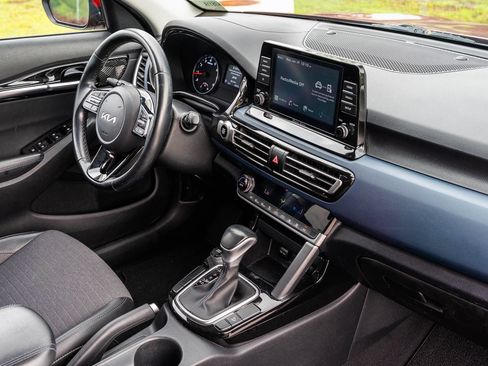 Used 2023 Kia Seltos S FWD image 12