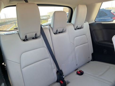 Used 2024 Nissan Pathfinder SL w/ Black Appearance Package image 28