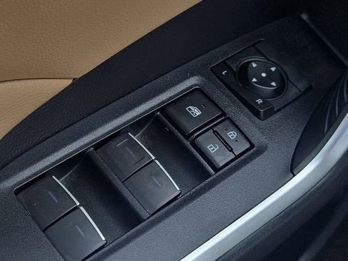 Used 2022 Toyota RAV4 XLE w/ Convenience Package image 28