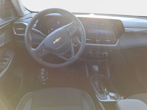 Used 2025 Chevrolet TrailBlazer LT AWD/4WD image 15