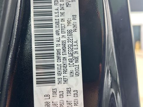 Used 2016 Jeep Wrangler Unlimited Sahara AWD/4WD image 3