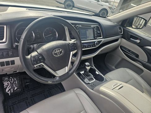 Used 2016 Toyota Highlander XLE image 16
