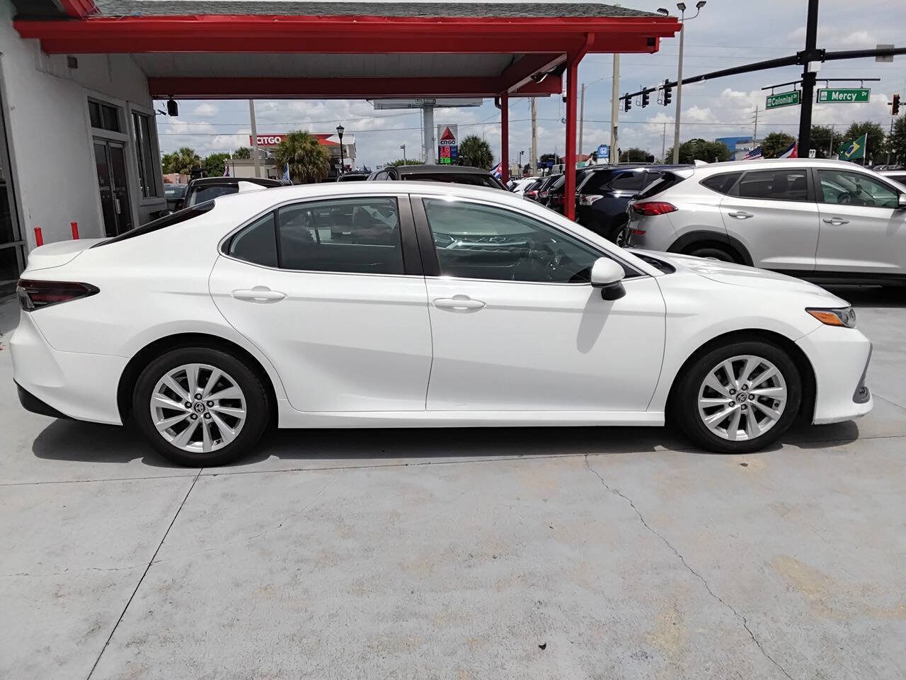 Used 2021 Toyota Camry LE FWD image 4