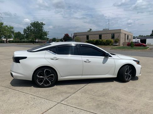 Used 2023 Nissan Altima 2.0 SR FWD image 11
