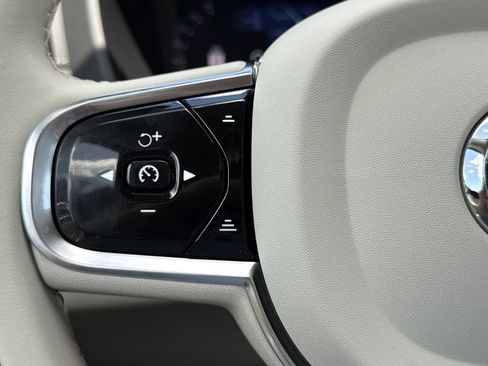Certified 2024 Volvo XC60 B5 Ultimate w/ Protection Package Premier AWD/4WD image 16