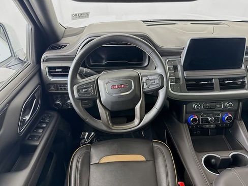 Used 2022 GMC Yukon XL SLT w/ SLT Premium Package image 26