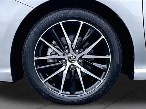 Used 2023 Toyota Camry SE FWD image 11