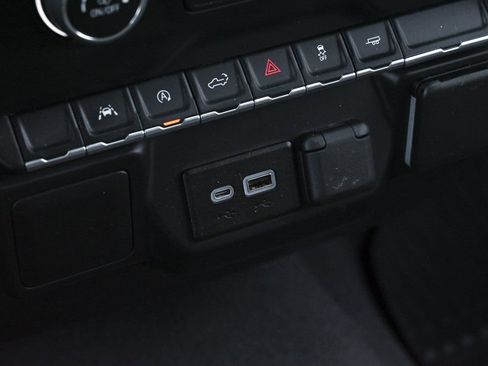 Used 2022 Chevrolet Silverado 1500 Custom image 32