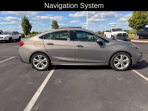 Used 2018 Chevrolet Cruze Premier FWD image 5