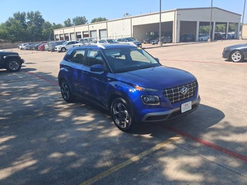 Used 2025 Hyundai Venue SEL FWD image 6