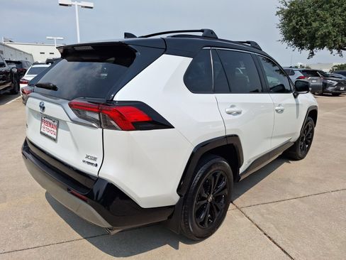 Used 2024 Toyota RAV4 XSE AWD/4WD image 6