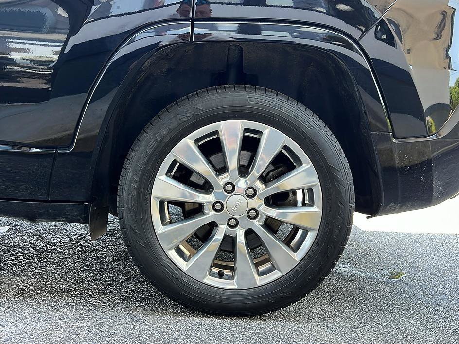 Used 2018 Jeep Cherokee Overland w/ Technology Group FWD image 24