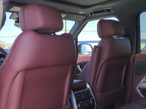 New 2025 Land Rover Range Rover SE image 18