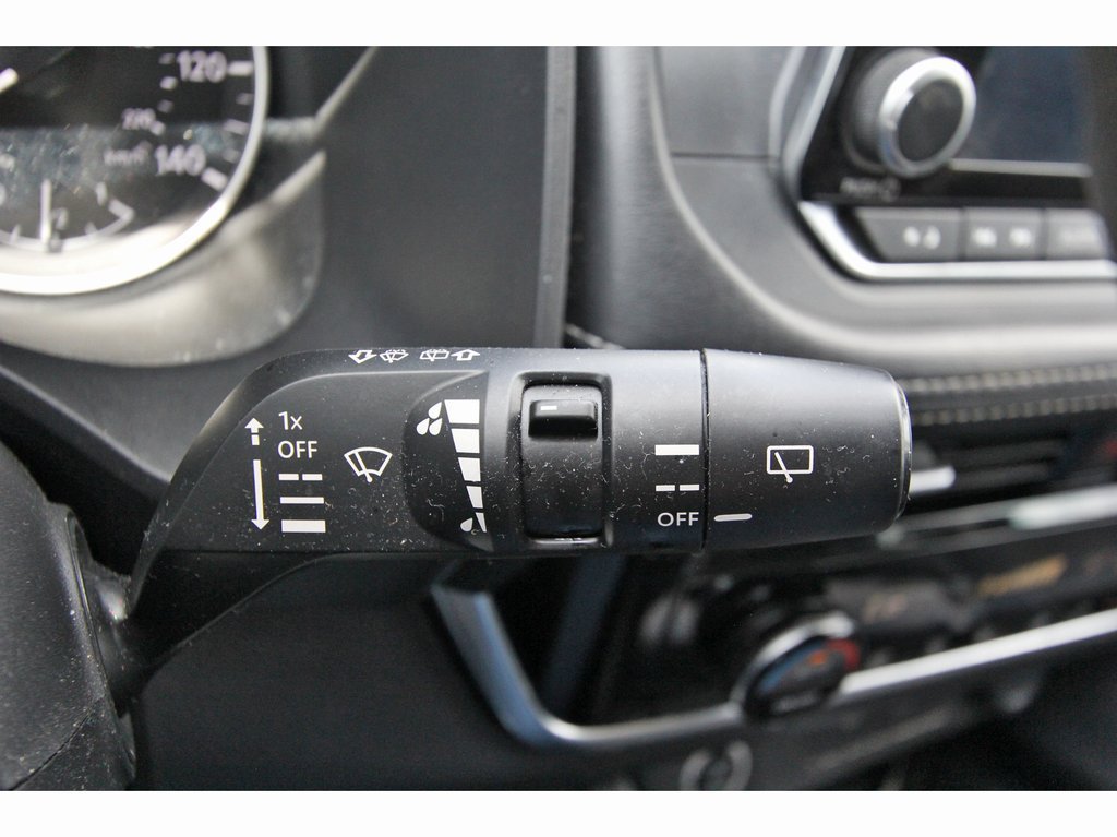 Used 2022 Nissan Rogue SV FWD image 10