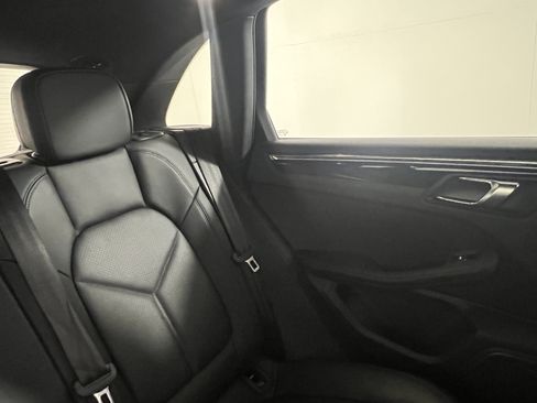 Certified 2026 Porsche Macan AWD/4WD image 17