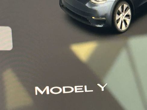 Used 2024 Tesla Model Y Long Range RWD image 7