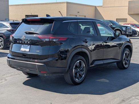 Used 2025 Nissan Rogue SV AWD/4WD image 3
