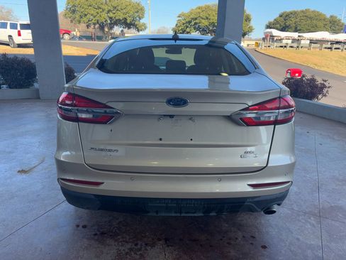 Used 2019 Ford Fusion SE image 5