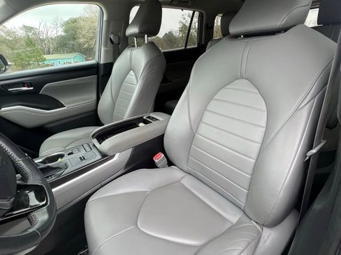 Used 2021 Toyota Highlander XLE image 10