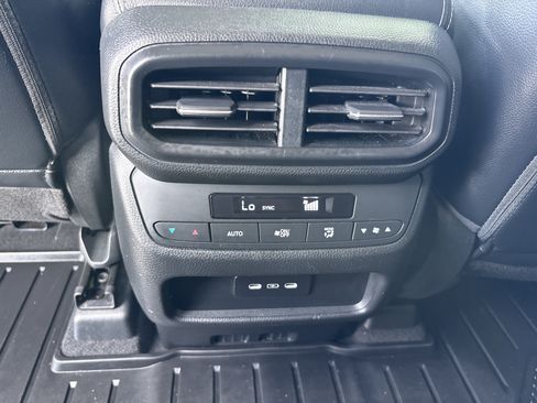 Used 2024 Honda Pilot Touring image 18