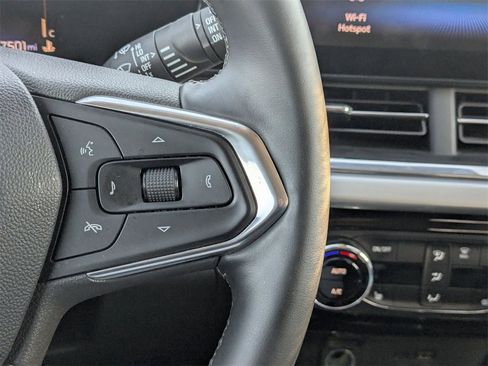 Used 2025 Chevrolet Trax LT w/ LT Convenience Package image 17