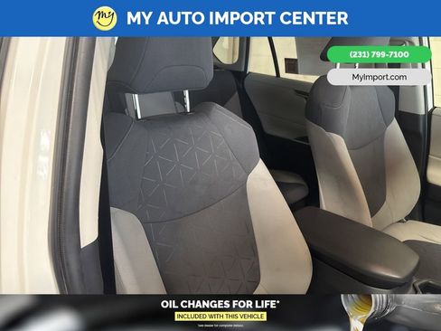 Used 2020 Toyota RAV4 XLE image 30