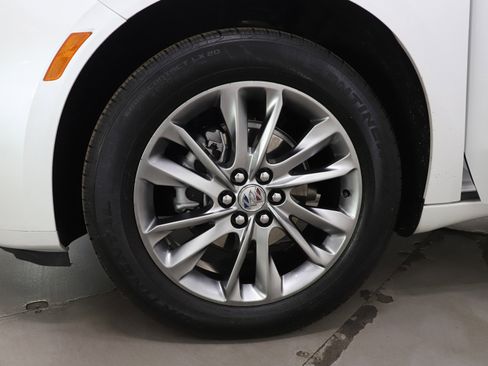 Used 2024 Buick Enclave Avenir w/ Avenir Technology Package image 33