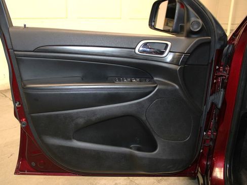 Used 2019 Jeep Grand Cherokee Laredo image 22