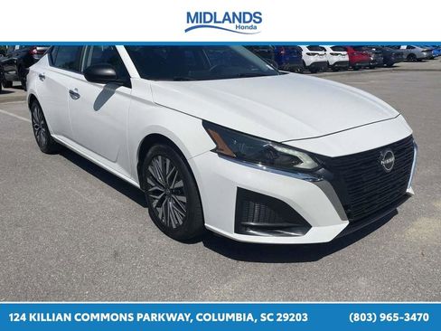 Used 2025 Nissan Altima 2.5 SV FWD image 1