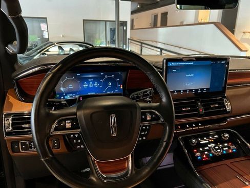 Used 2024 Lincoln Navigator Reserve image 17