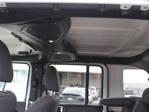 Used 2024 Jeep Wrangler Unlimited Sahara AWD/4WD image 40
