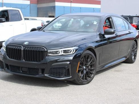 Used 2022 BMW 750i xDrive w/ M Sport Package AWD/4WD image 11