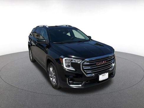 Used 2024 GMC Terrain SLT AWD/4WD image 3