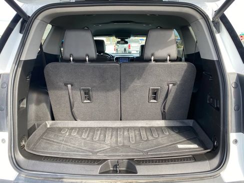 Used 2023 GMC Acadia SLT w/ Preferred Package FWD image 28