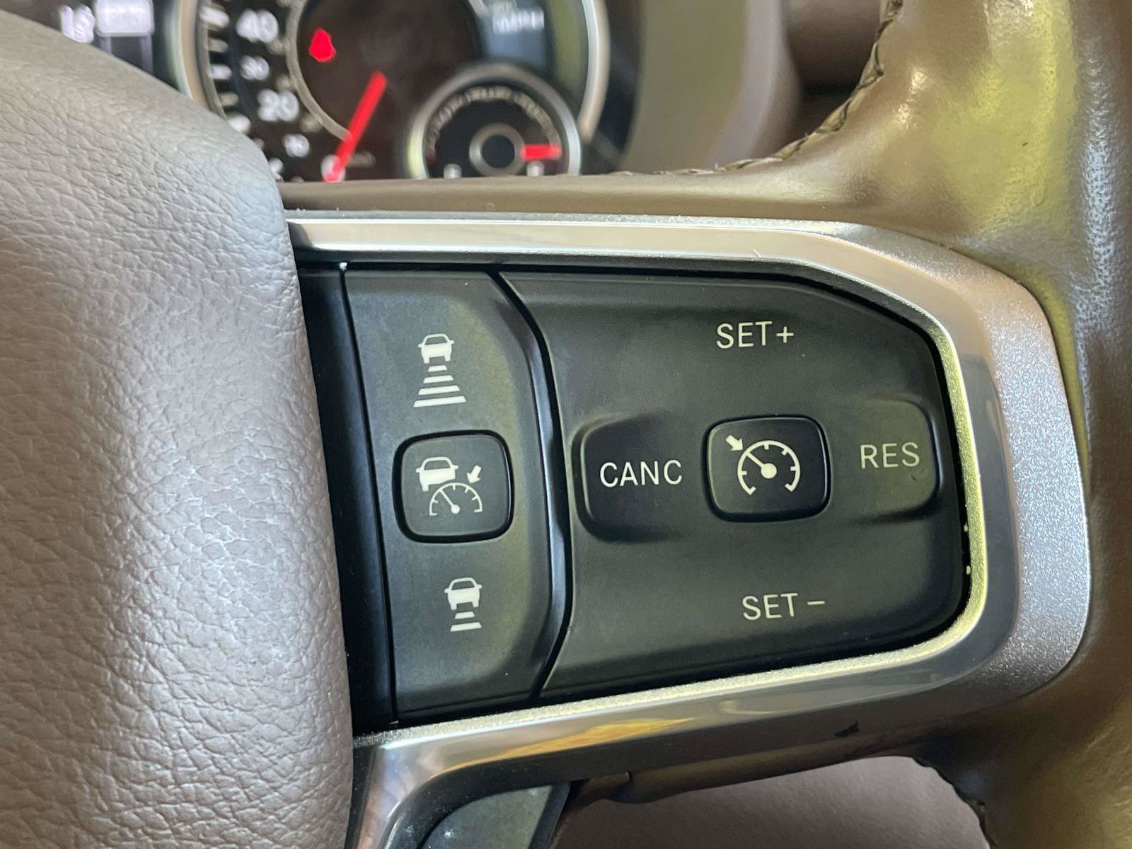 Used 2019 RAM 1500 Laramie AWD/4WD image 23