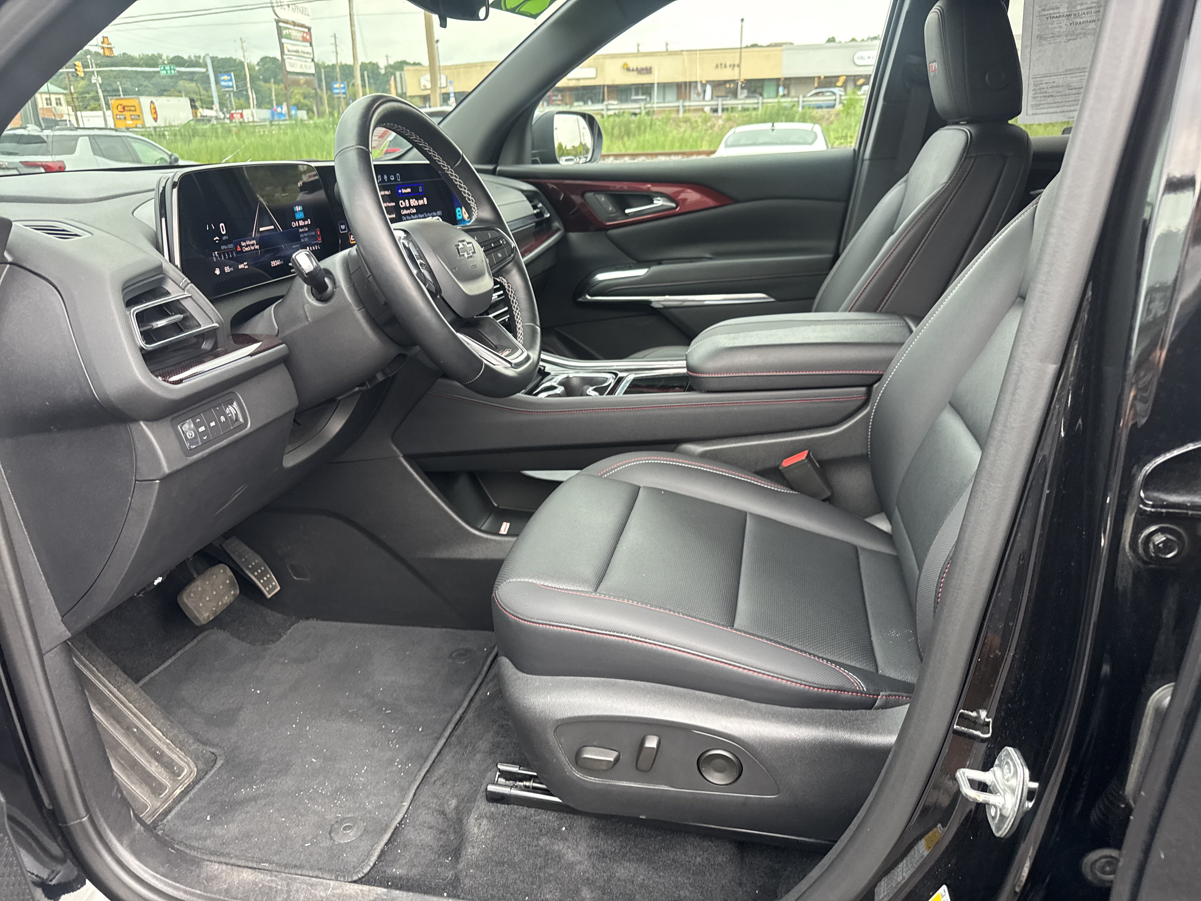 Used 2025 Chevrolet Traverse Z71 AWD/4WD image 12