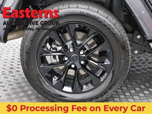 Used 2025 Jeep Wrangler Unlimited Sahara AWD/4WD image 27