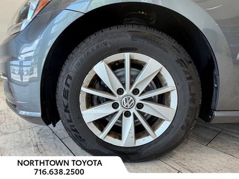 Used 2019 Volkswagen Golf 4-Door FWD image 6