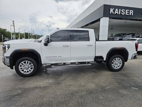 Used 2024 GMC Sierra 2500 SLT w/ SLT Premium Package image 2