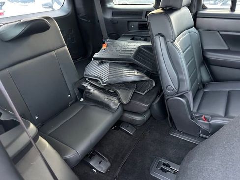 Used 2025 Hyundai Santa Fe Calligraphy w/ Tow & Go Package image 11