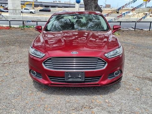 Used 2016 Ford Fusion SE w/ Equipment Group 201A FWD image 2